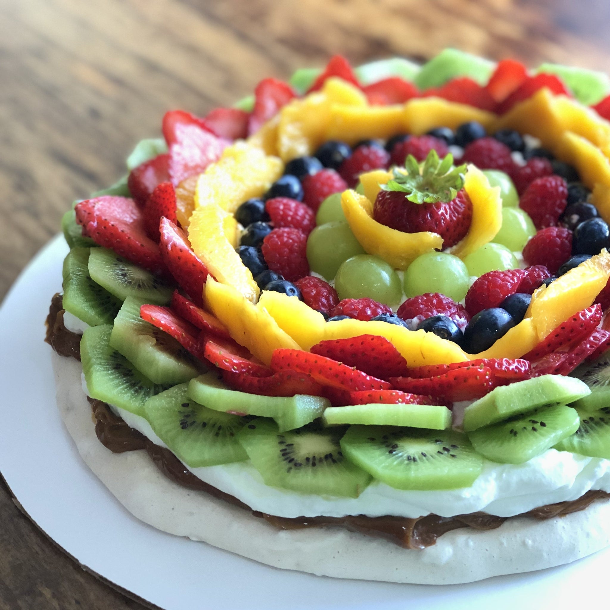 Fruit Pavlova 10” - Latin Bakery Austin